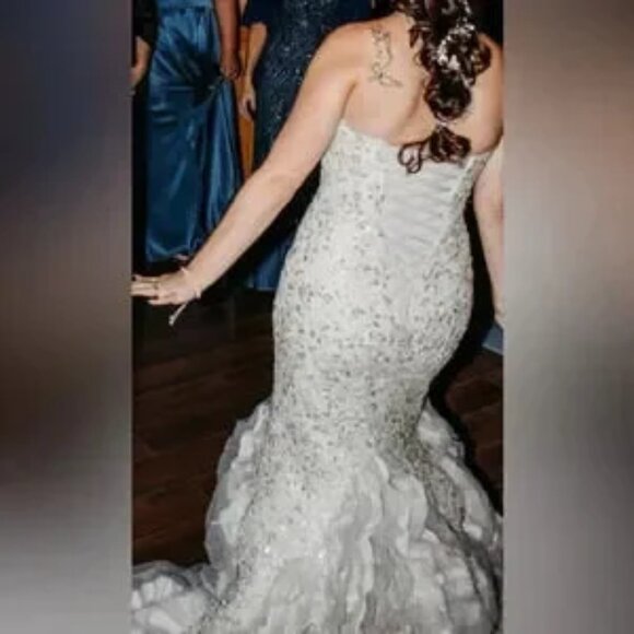 Ian Stuart wedding dresss flamenco 8 - Picture 3 of 11